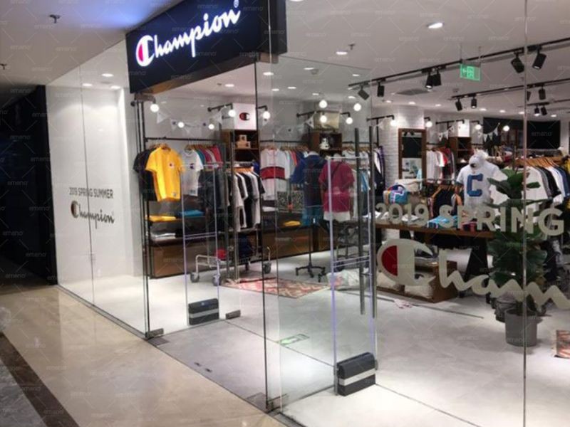 Perangkat anti maling pakaian AM9800 dipasang di Champion Clothing Store