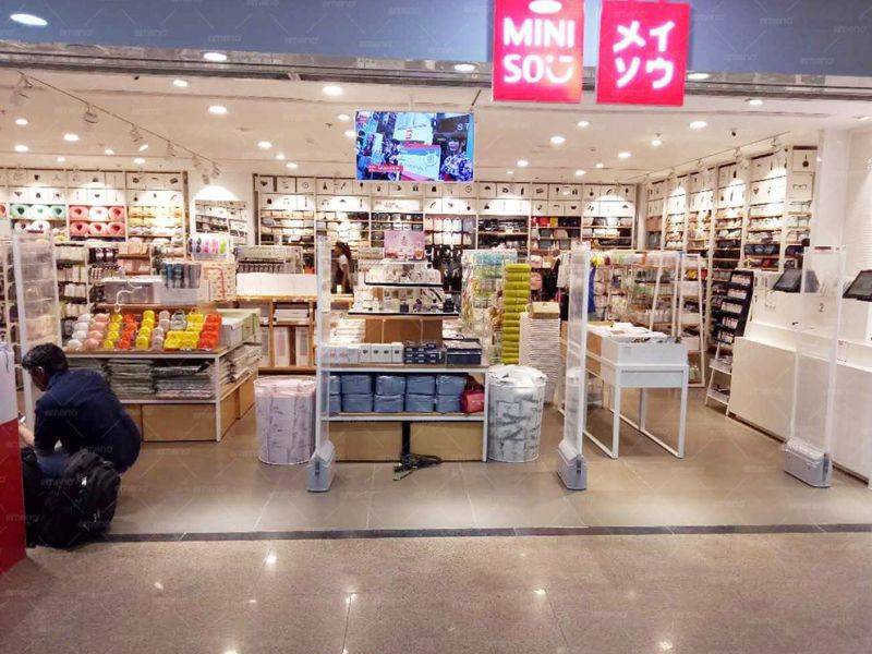 Butik MINISO memasang pintu keamanan CuboM AM7806