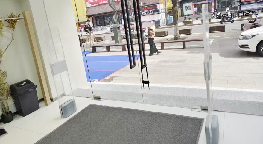 Frekuensi ganda AM & RFID: Keamanan cerdas untuk industri ritel pakaian.