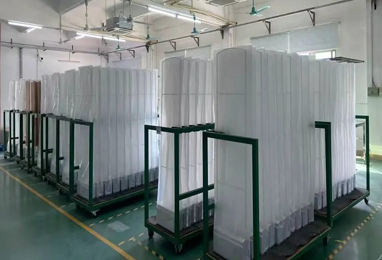 Saya berdiri di samping mesin cetak injeksi seberat 1.300 ton sepanjang sore, dan akhirnya saya mengerti mengapa rumah antena EAS tidak berubah bentuk.